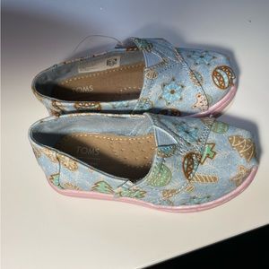 Toddler girl Toms shoes.